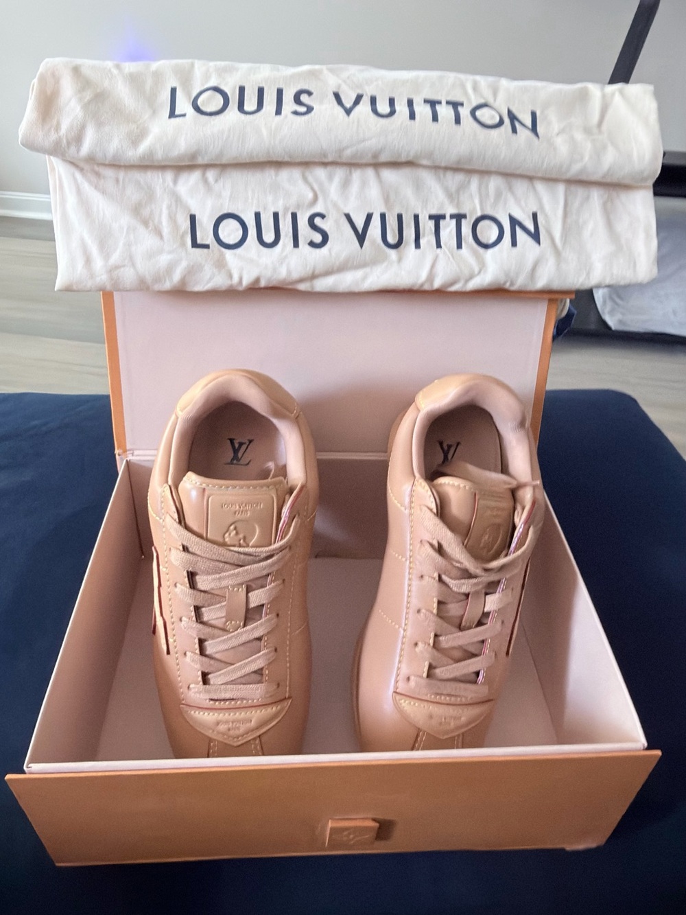LOUIS VUITTON Buttersoft Sneakers, Tan Leather. Size 9/40 Men, 11/41 Women
